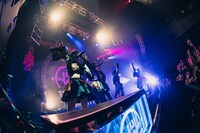 「INUWASI BAND SET LIVE TOUR 2025〝狗鷲廻閃〟」の様子。（撮影：真島洸）