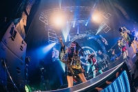 「INUWASI BAND SET LIVE TOUR 2025〝狗鷲廻閃〟」の様子。（撮影：真島洸）