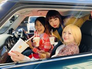 333。左からマリコ・サマー（Dr）、和木マドカ（G）、Nakanoまる（Vo,  G）。