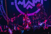 「INUWASI BAND SET LIVE TOUR 2025〝狗鷲廻閃〟」の様子。(撮影:真島洸)
