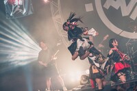 「INUWASI BAND SET LIVE TOUR 2025〝狗鷲廻閃〟」の様子。（撮影：真島洸）