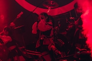 「INUWASI BAND SET LIVE TOUR 2025〝狗鷲廻閃〟」の様子。(撮影:真島洸)