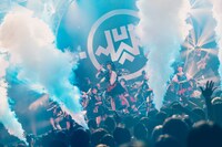 「INUWASI BAND SET LIVE TOUR 2025〝狗鷲廻閃〟」の様子。（撮影：真島洸）