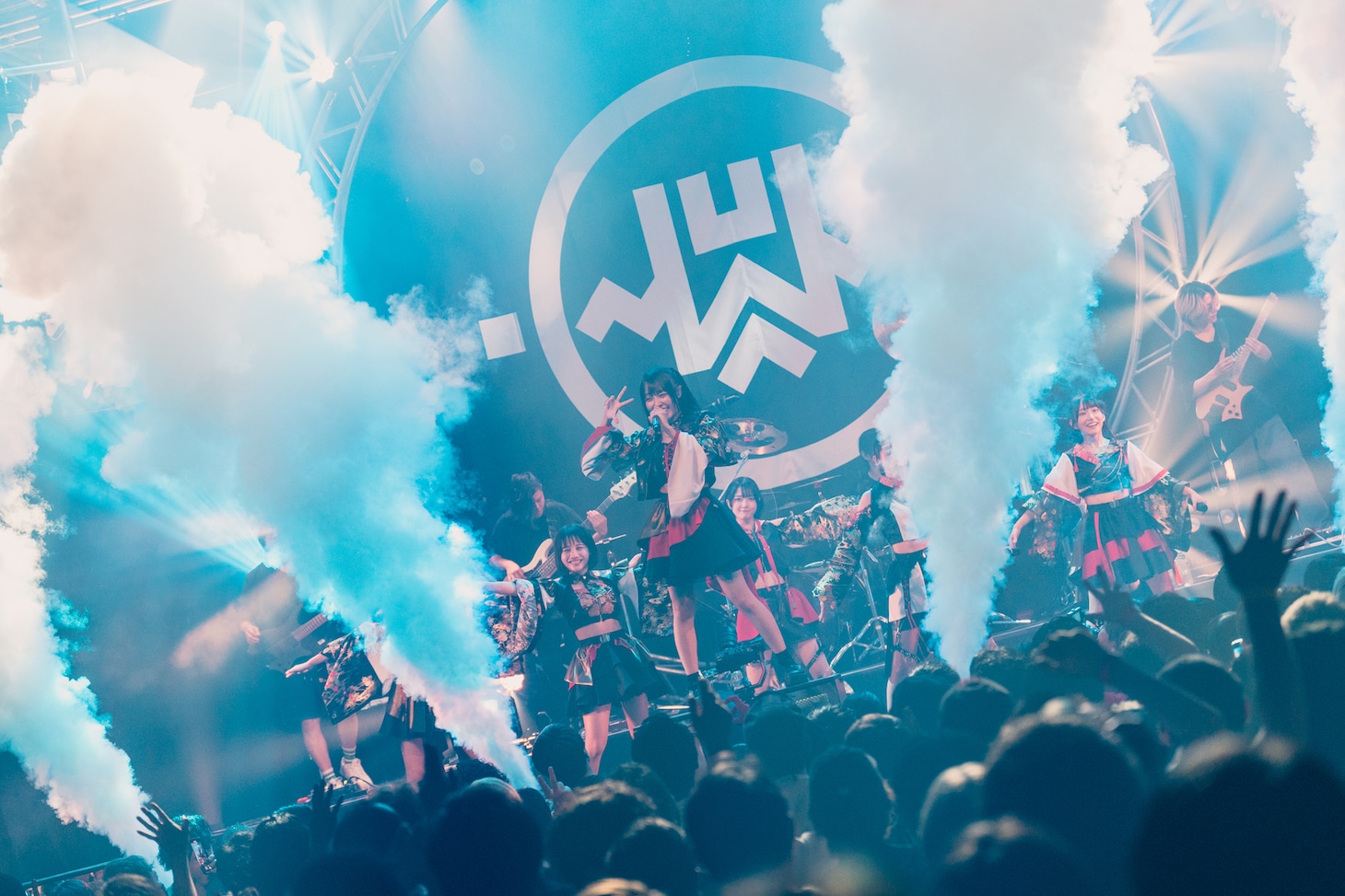 「INUWASI BAND SET LIVE TOUR 2025〝狗鷲廻閃〟」の様子。（撮影：真島洸）