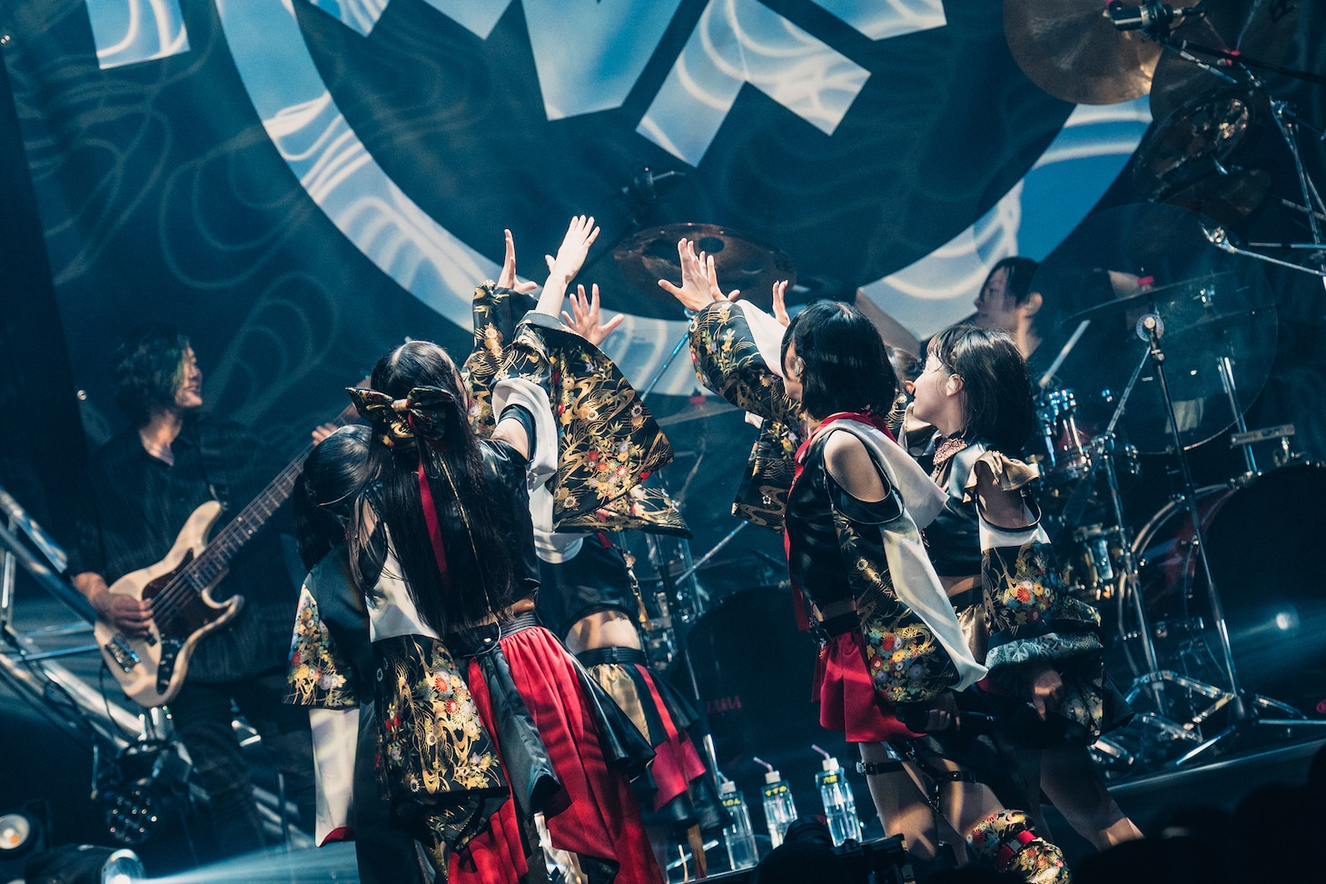「INUWASI BAND SET LIVE TOUR 2025〝狗鷲廻閃〟」の様子。（撮影：真島洸）
