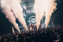 「INUWASI BAND SET LIVE TOUR 2025〝狗鷲廻閃〟」の様子。（撮影：真島洸）