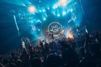 「INUWASI BAND SET LIVE TOUR 2025〝狗鷲廻閃〟」の様子。（撮影：真島洸）