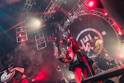 「INUWASI BAND SET LIVE TOUR 2025〝狗鷲廻閃〟」の様子。(撮影:真島洸)
