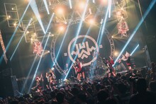 「INUWASI BAND SET LIVE TOUR 2025〝狗鷲廻閃〟」の様子。（撮影：真島洸）