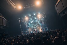 「INUWASI BAND SET LIVE TOUR 2025〝狗鷲廻閃〟」の様子。（撮影：真島洸）