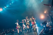 「INUWASI BAND SET LIVE TOUR 2025〝狗鷲廻閃〟」の様子。（撮影：真島洸）