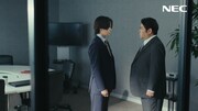菊池風磨と皆川猿時が出演するCM「言い間違い篇」より。