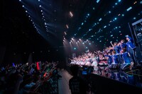 「TIF、最高！」と叫ぶ「15周年特別企画 タイムマシーン～TIF Classic～」の出演者たち。