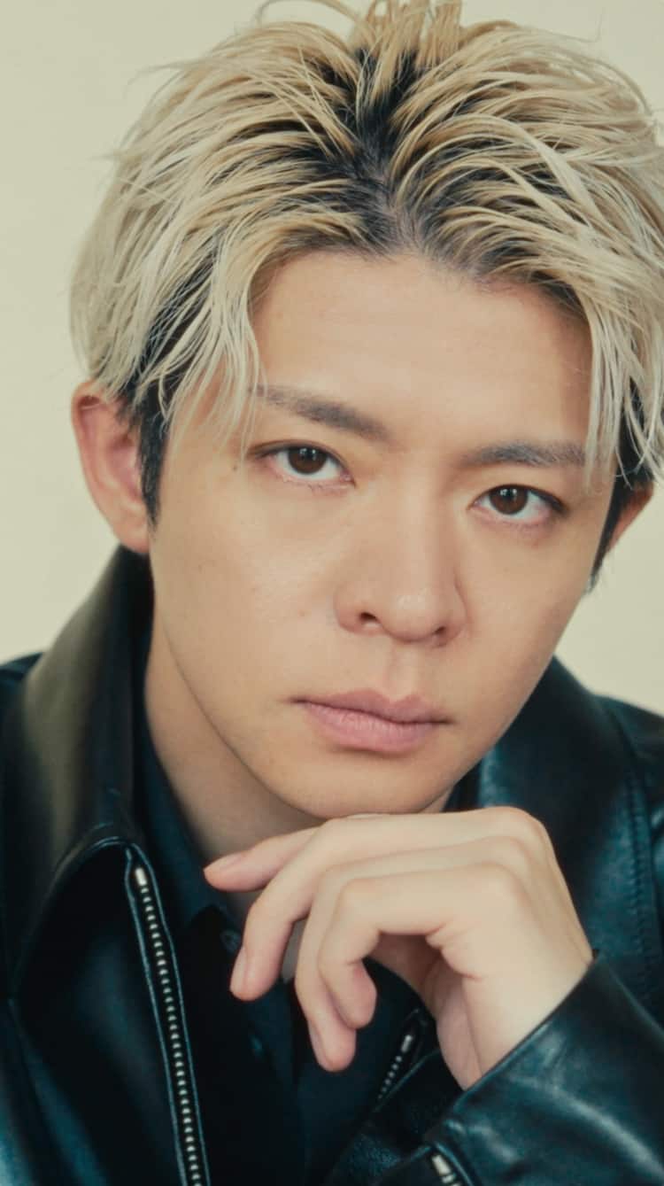 岸優太「Numero TOKYO」表紙に登場、グランドハイアット東京で過ごす 岸優太 公式写真