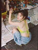 セントチヒロ・チッチの写真集「千尋」の掲載ショット。（撮影：大辻隆広）©︎講談社