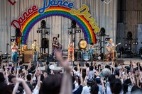 EGO-WRAPPIN'「Dance, Dance, Dance」の様子。（撮影：仁礼博）