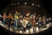 EGO-WRAPPIN'「Dance, Dance, Dance」の様子。（撮影：仁礼博）