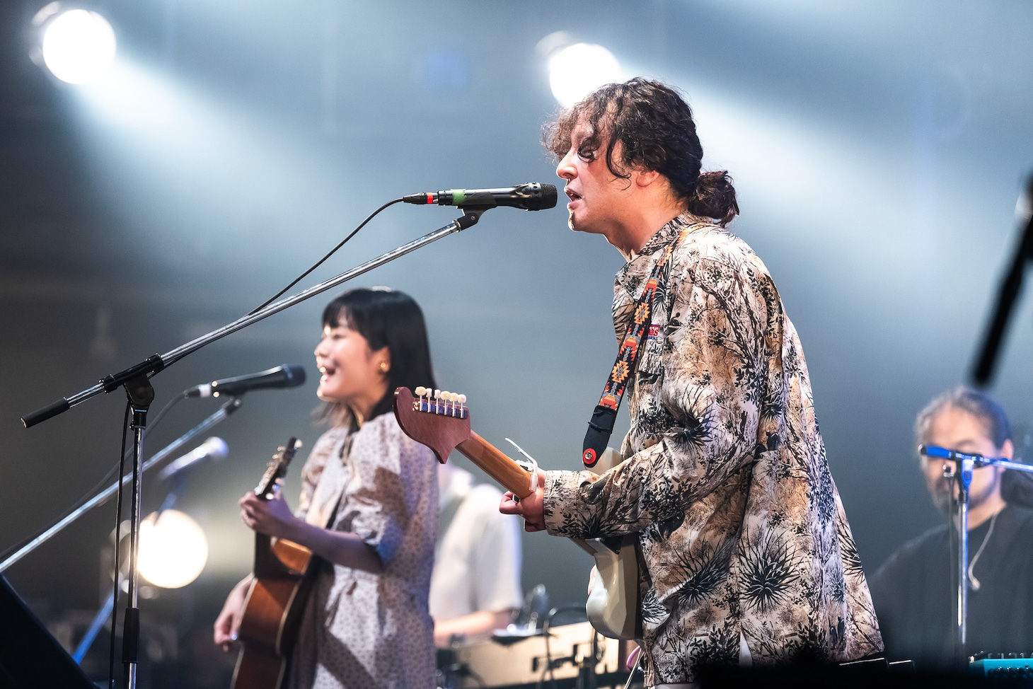 吉澤嘉代子と三船雅也。（撮影：小池彩子）