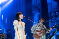 吉澤嘉代子と三船雅也。（撮影：小池彩子）