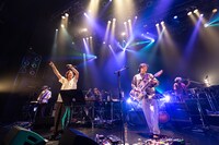 Jeremy Quartus（Nulbarich）とROTH BART BARON。（撮影：小池彩子）