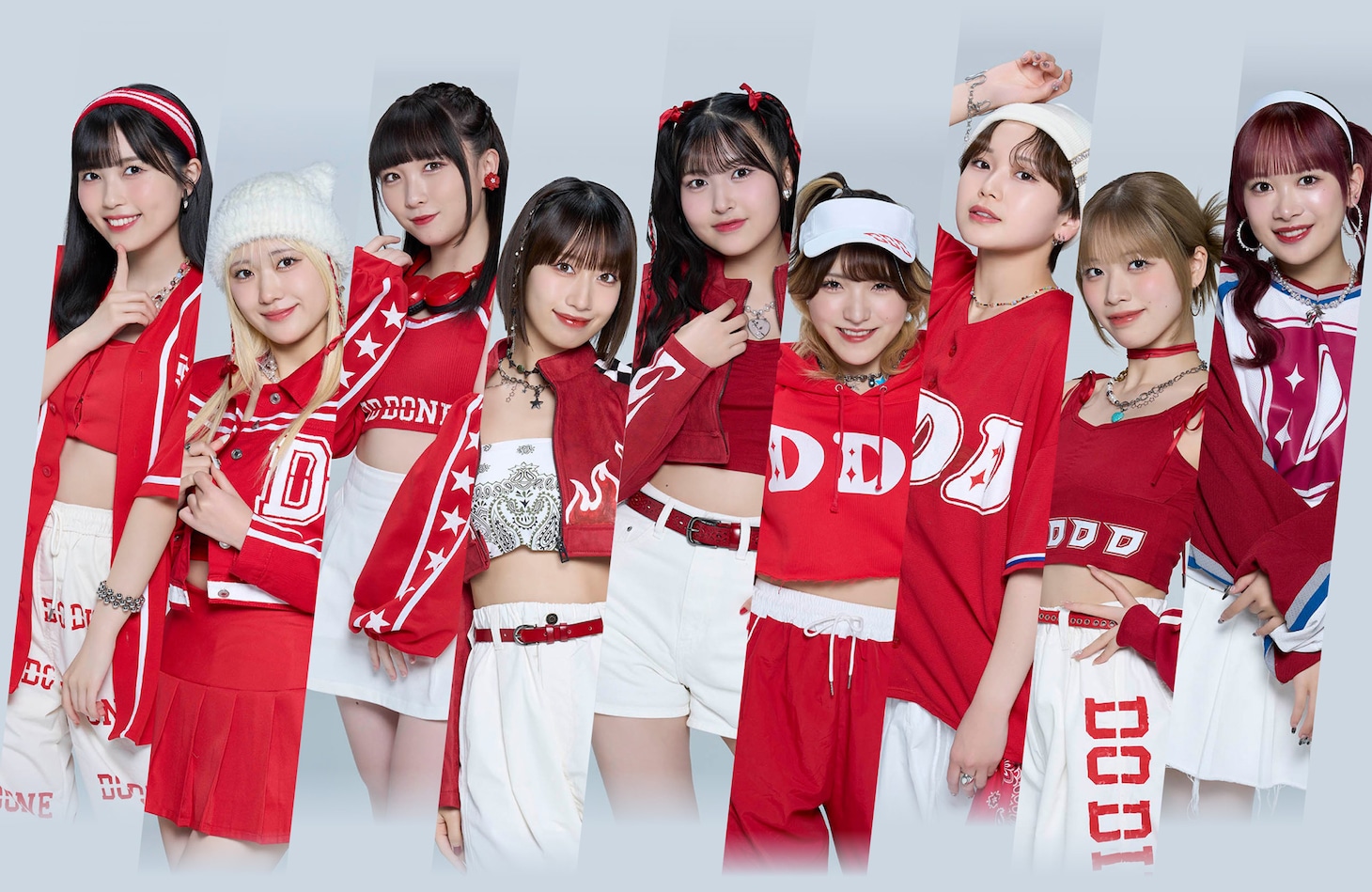BEYOOOOONDS。左から6番目が清野桃々姫。