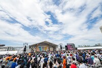 私立恵比寿中学で盛り上がるHOT STAGE。