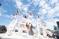 浮島STAGEに立つWHITE SCORPION。