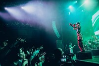 Asakura（Vo, G）（撮影：ヨシハラミズホ）