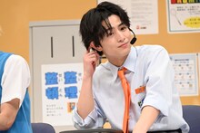 ヘアアレンジして授業に臨んだハル。