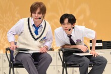 モニタをのぞき込むカイとリョウガ。