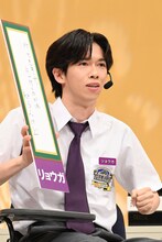 俳句を発表するリョウガ。