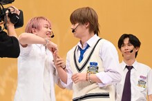 どさくさに紛れてシューヤのリングを奪うカイ。