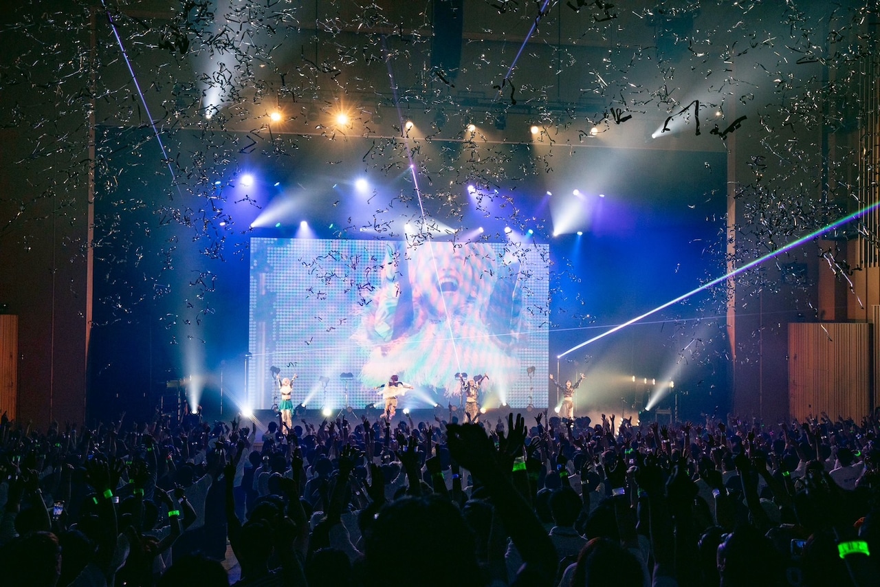 ExWHYZのライブの様子。（Photo by sotobayashi kenta）