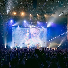 ExWHYZ、グループの歴史と未来への希望を示した3周年記念ワンマン「Our Step→Future」