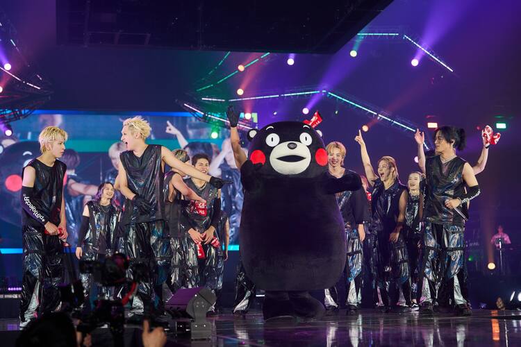 THE RAMPAGE熊本公演にくまモン現る！メンバーと完全シンクロダンス 
