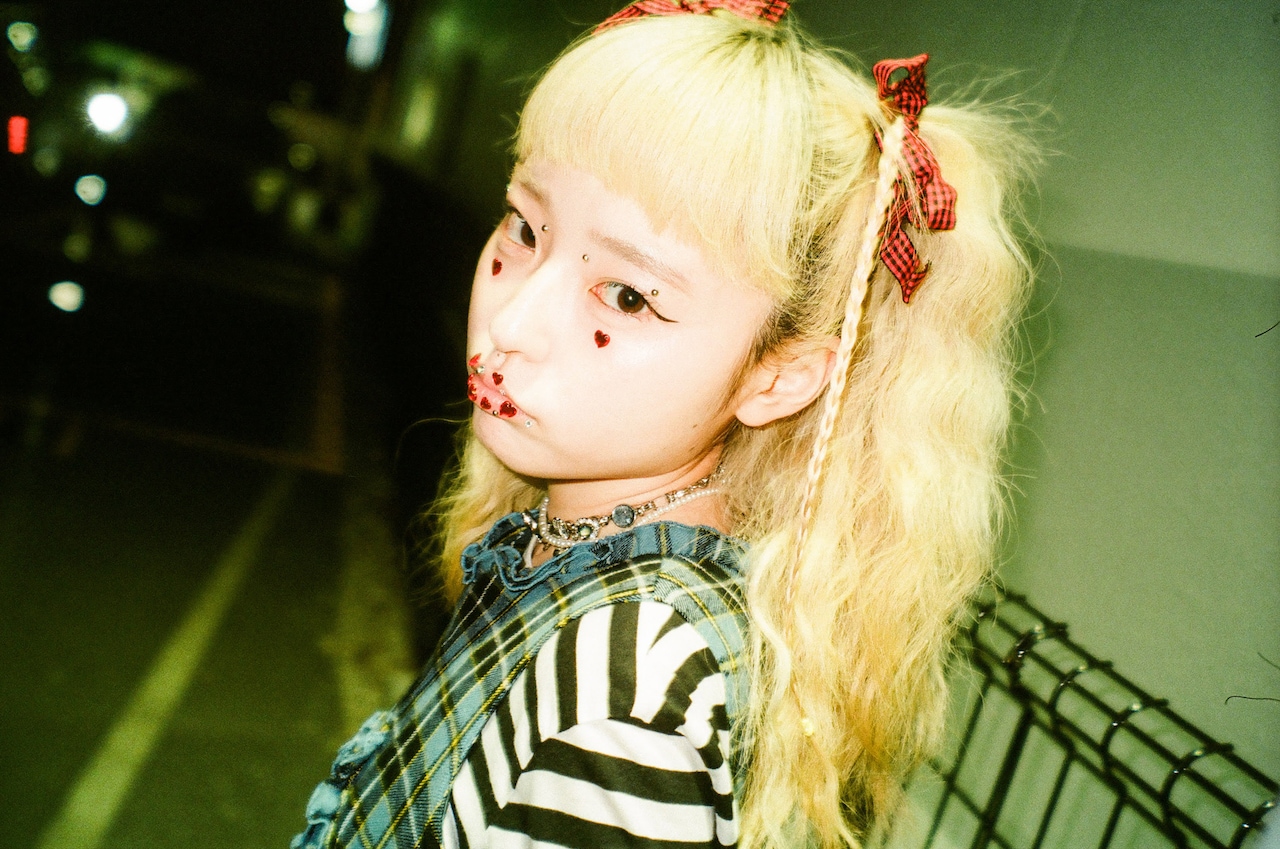 エアコンぶんぶんお姉さん「雇用」CMJKがブレイクコアとエレクトロダンスの2種類リミックス