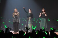 「Hello! Project ひなフェス 2025」のステージに立つメロン記念日。（写真提供：アップフロント）