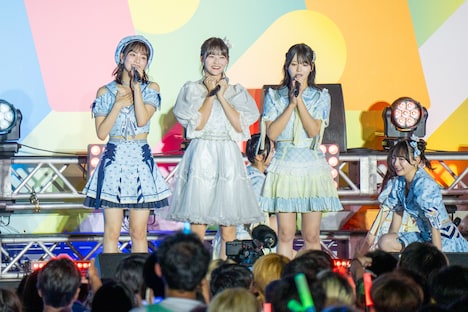 冨田菜々風（≠ME）、高松瞳（＝LOVE）、江角怜音（≒JOY）。