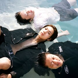 韓国パンクバンドPOSER、夏全開の新EPで20歳迎える心境示す