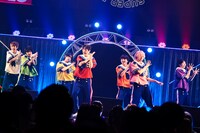 THE SUPER FRUIT（撮影：上溝恭香）