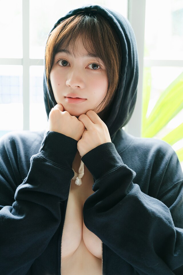 「江籠裕奈 3rd 写真集 I DO Love」より。（撮影：カノウリョウマ） ©︎光文社