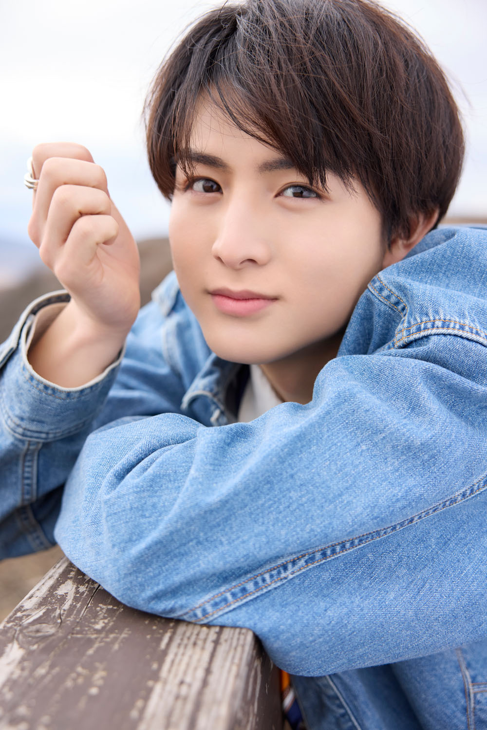 柏木悠1st写真集「19→20」より。（撮影：諸井純二）©︎KADOKAWA