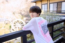 柏木悠1st写真集「19→20」より。（撮影：諸井純二）©︎KADOKAWA