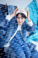 柏木悠1st写真集「19→20」タワーレコード特典のポストカード。（撮影：諸井純二）©︎KADOKAWA