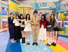 「ラヴィット！」に出演し、川島明（麒麟）、TBSアナウンサーの田村真子、宇賀神メグと記念撮影したi-dle。