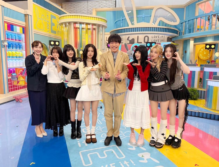 「ラヴィット!」に出演し、川島明(麒麟)、TBSアナウンサーの田村真子、宇賀神メグと記念撮影したi-dle。