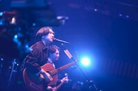 はっとり（Vo, G）（撮影：酒井ダイスケ）