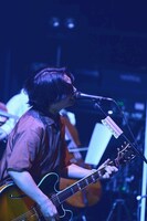 はっとり（Vo, G）（撮影：酒井ダイスケ）