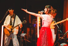 CHiCO with HoneyWorksのスタジオライブ映像より。