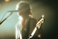 首藤義勝（Vo, B）（Photo by Kazma Kobayashi）